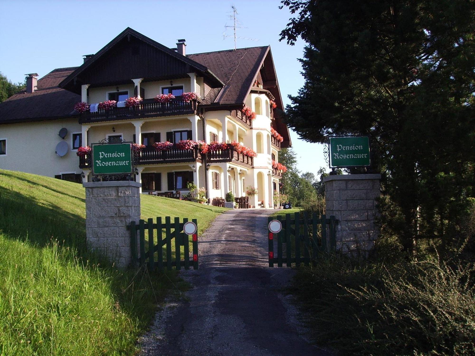 Haus Rosenauer Zimmer & Ferienwohnungen Nussdorf am Attersee Buitenkant foto